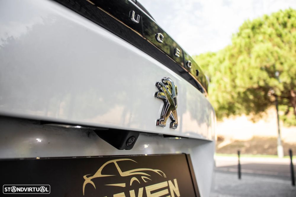 Peugeot e-2008 Allure - 12