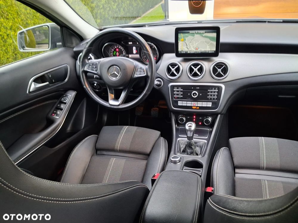 Mercedes-Benz GLA 180 AMG Line - 19