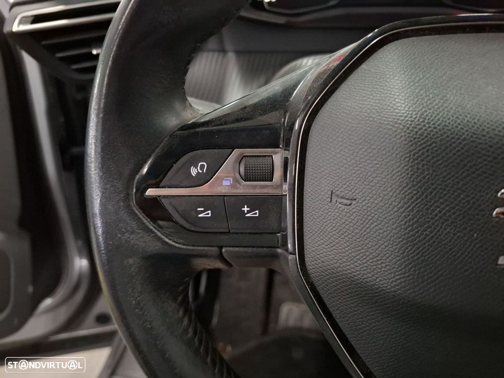 Peugeot 2008 1.2 PureTech Allure - 16
