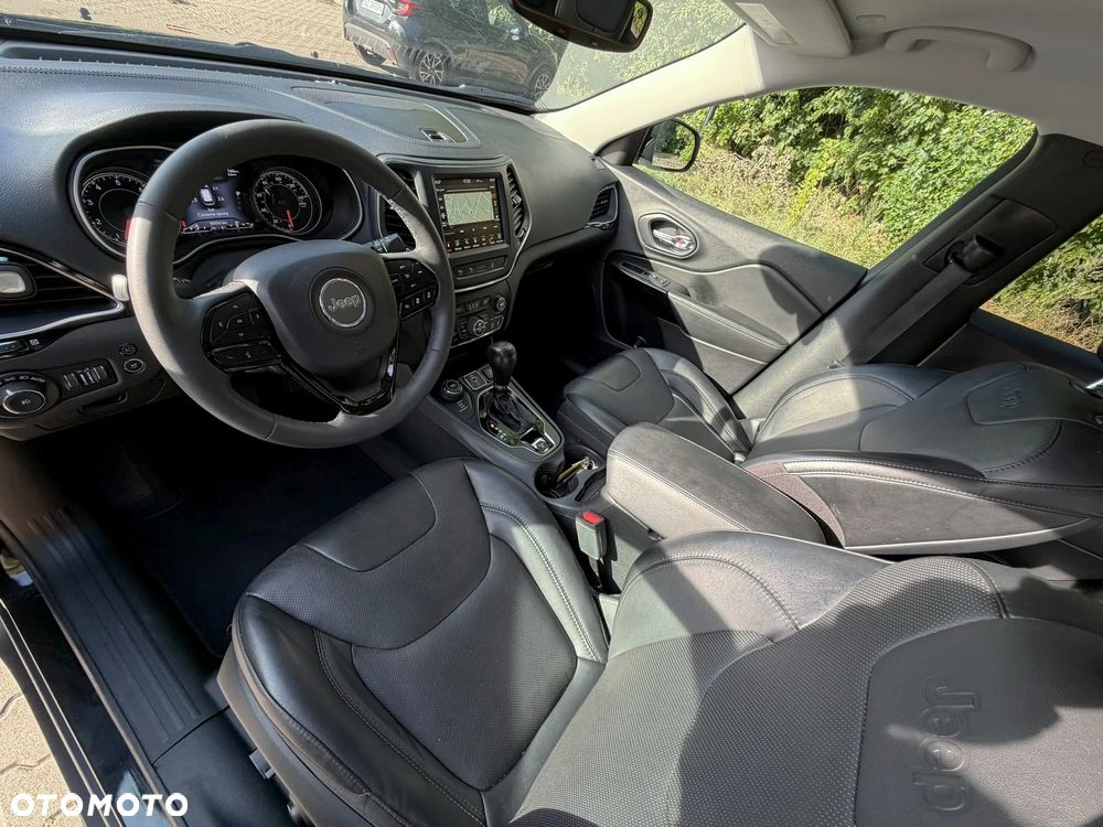 Jeep Cherokee - 24