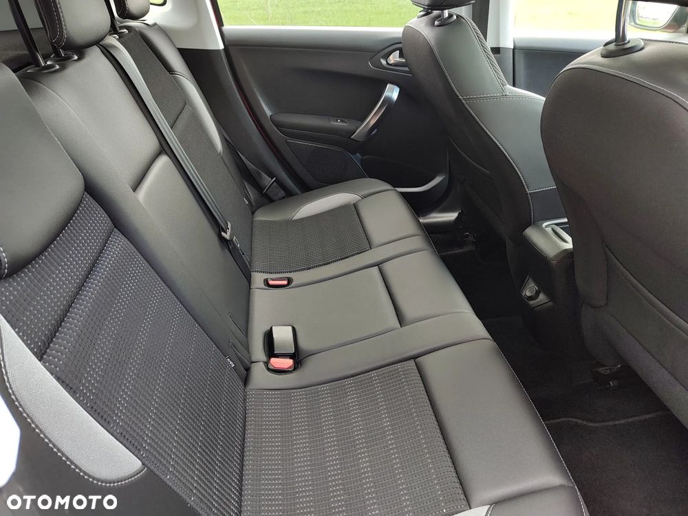 Peugeot 2008 1.2 Pure Tech Allure S&S EAT6 - 11