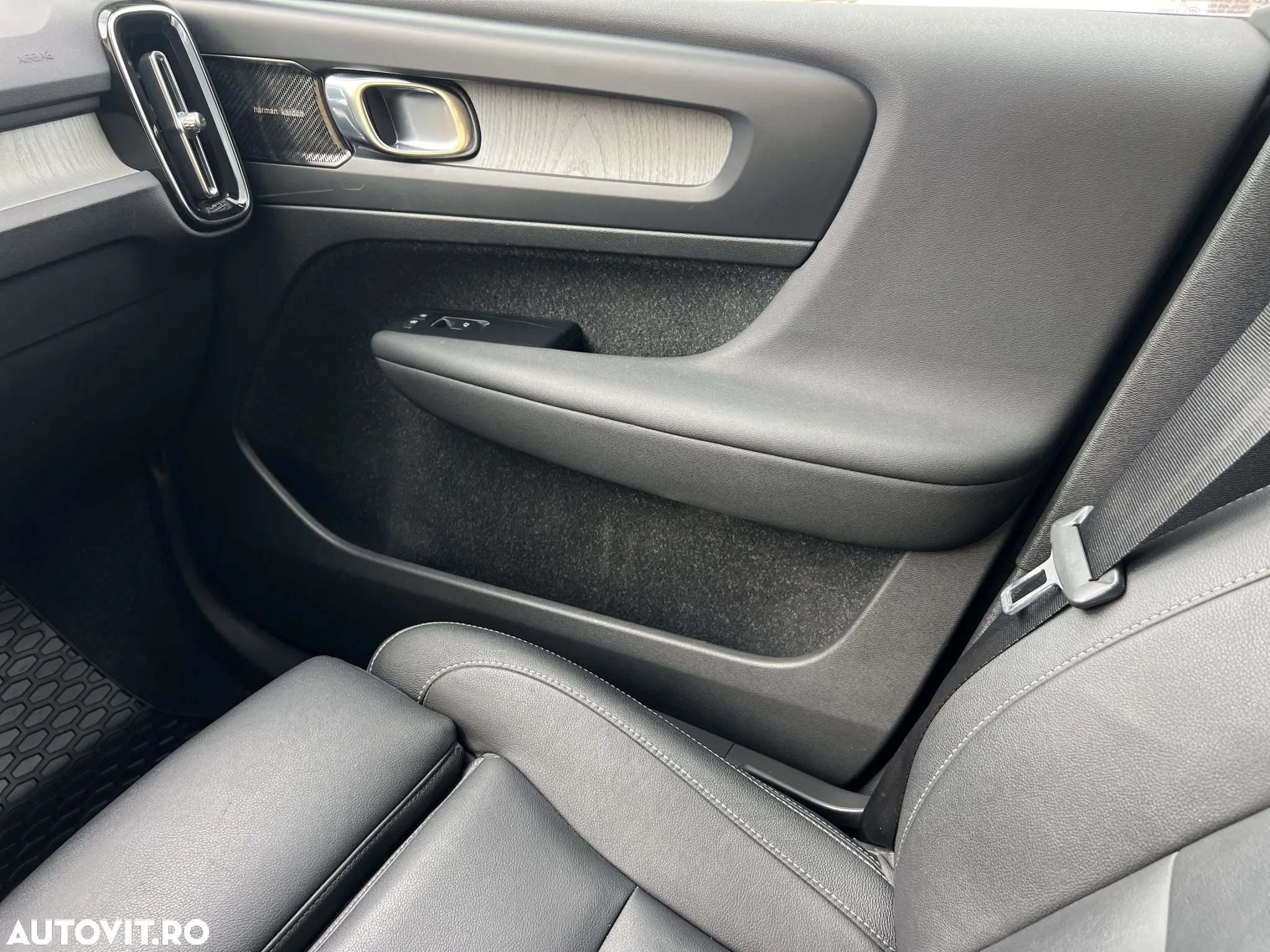 Volvo XC 40 Recharge T4 Twin Engine AT7 Inscription Expression - 17