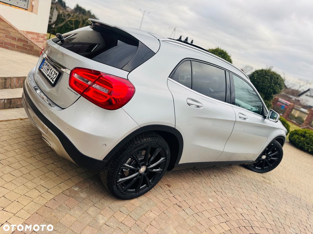 Mercedes-Benz GLA 200 7G-DCT Style - 4