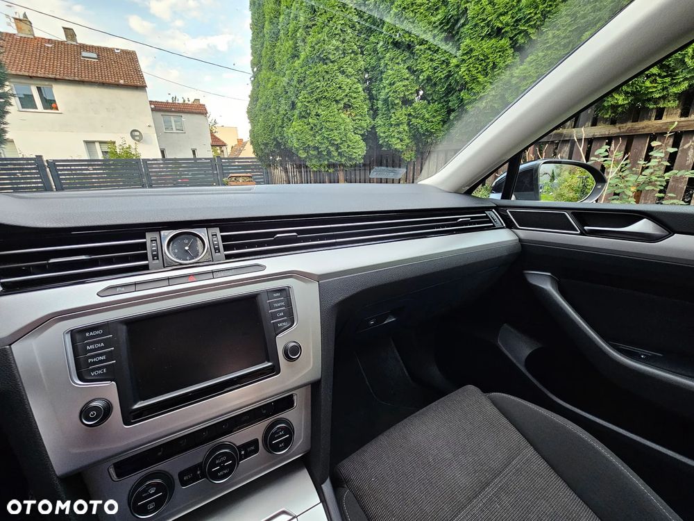 Volkswagen Passat 2.0 TDI (BlueMotion Technology) Comfortline - 17