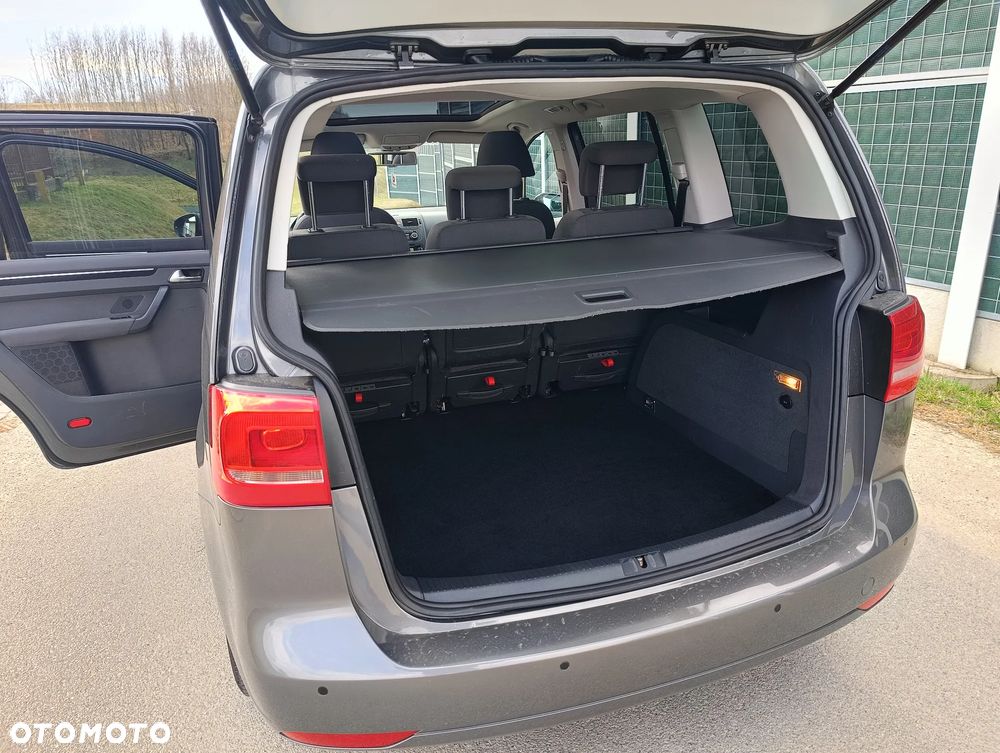 Volkswagen Touran 2.0 TDI DPF BlueMotion Technology Highline - 32