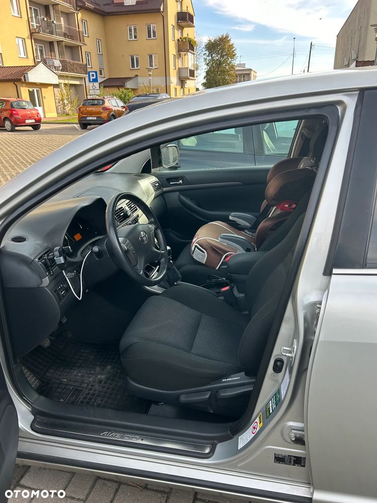 Toyota Avensis 2.2 D-4D Prestige - 6