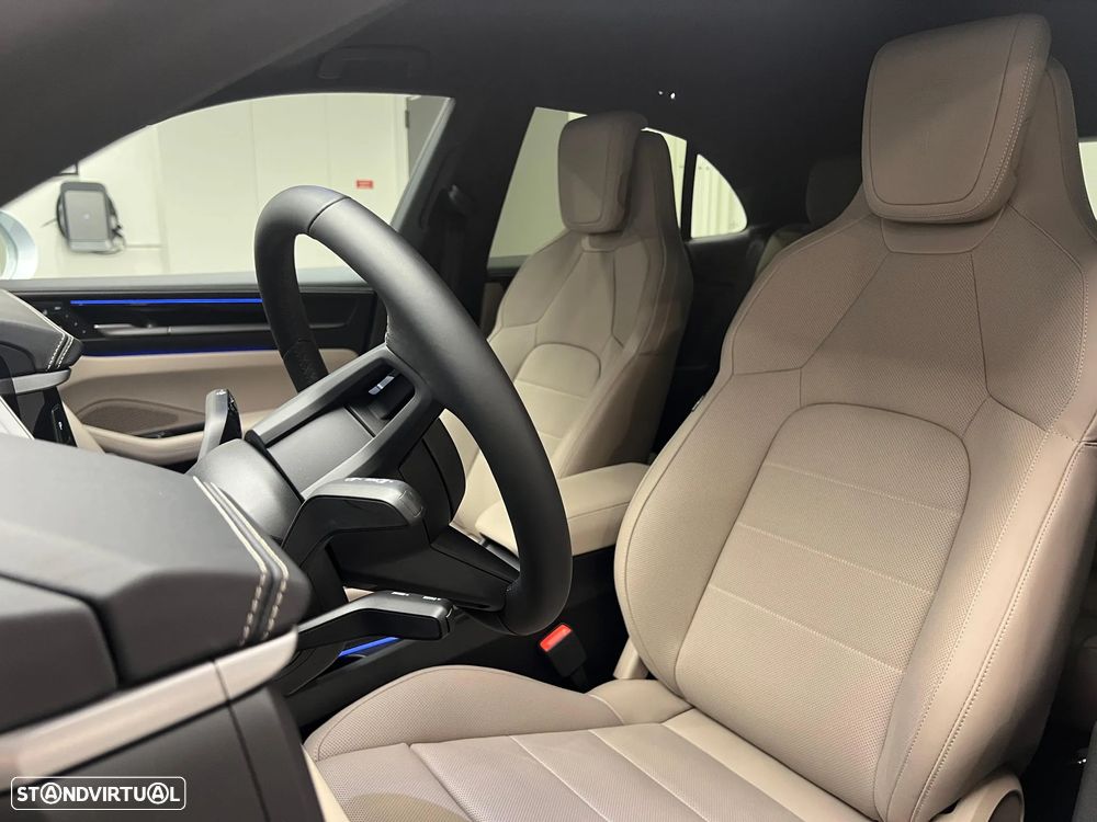 Porsche Macan Electric 4 - 23