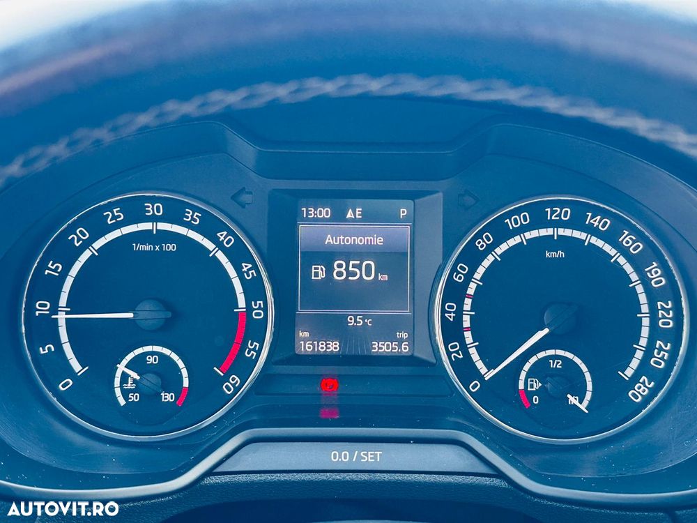 Skoda Octavia 2.0 TDI DSG RS - 9