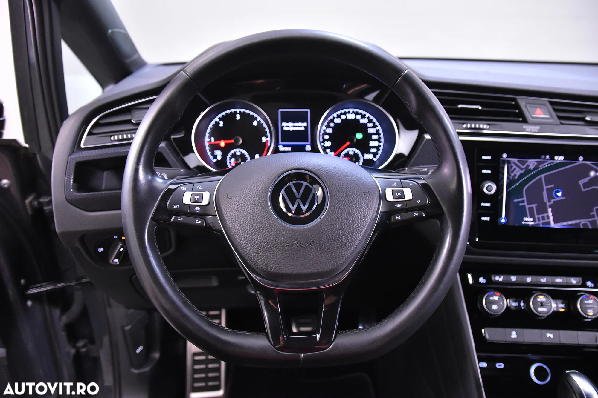 Volkswagen Touran - 16
