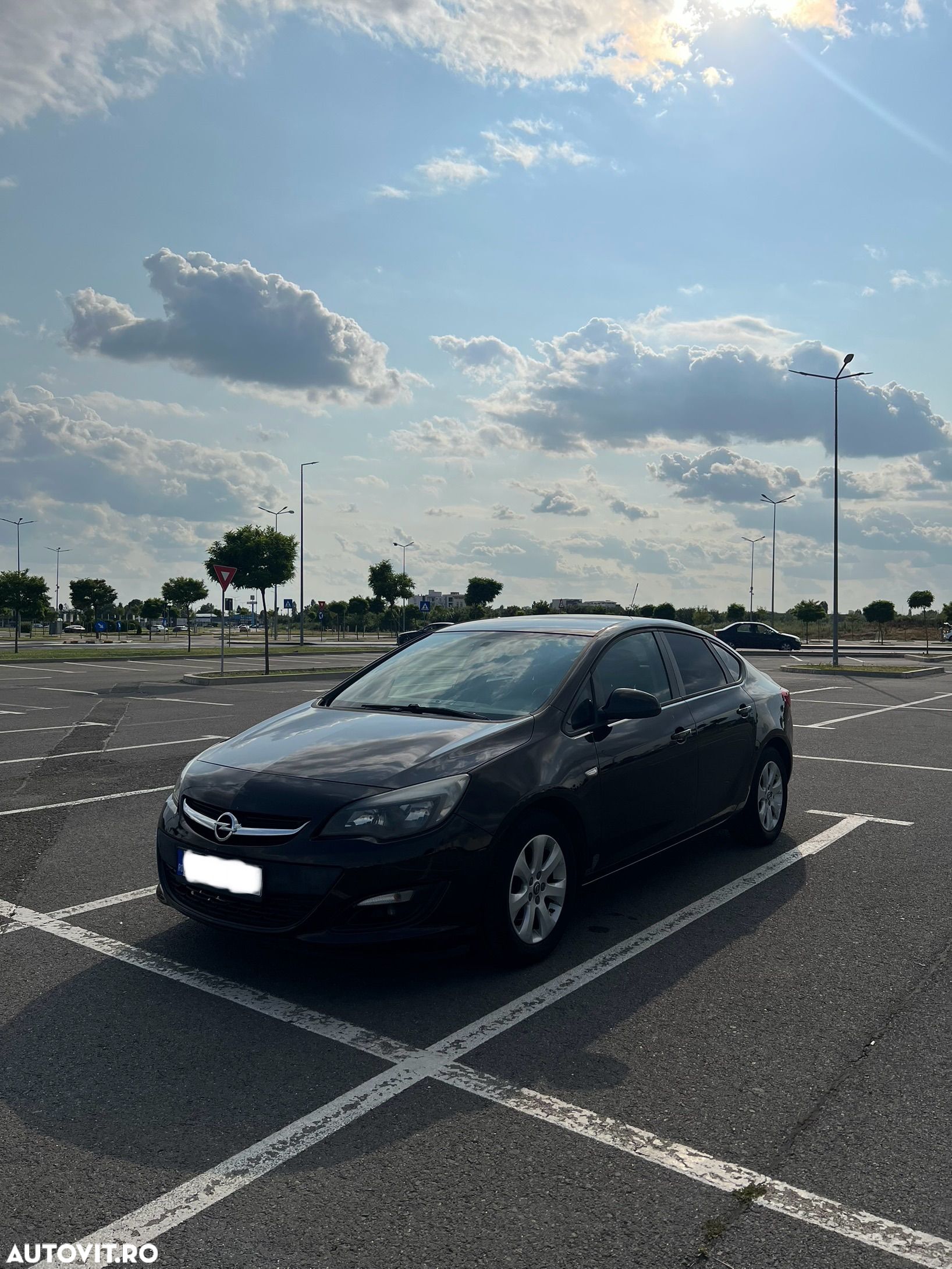 Opel Astra 1.4 Turbo ECOTEC Enjoy - 1