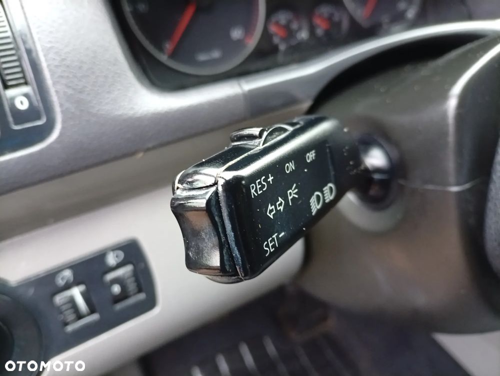 Volkswagen Touran 1.9 TDI United - 18