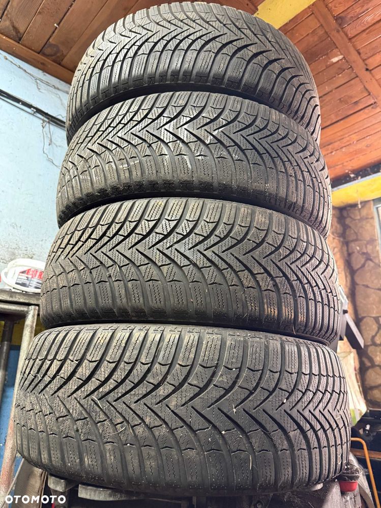 Komplet opon zimowych Giti GitiWinter W2 225/50r18 99V XL 2023 r. - 1