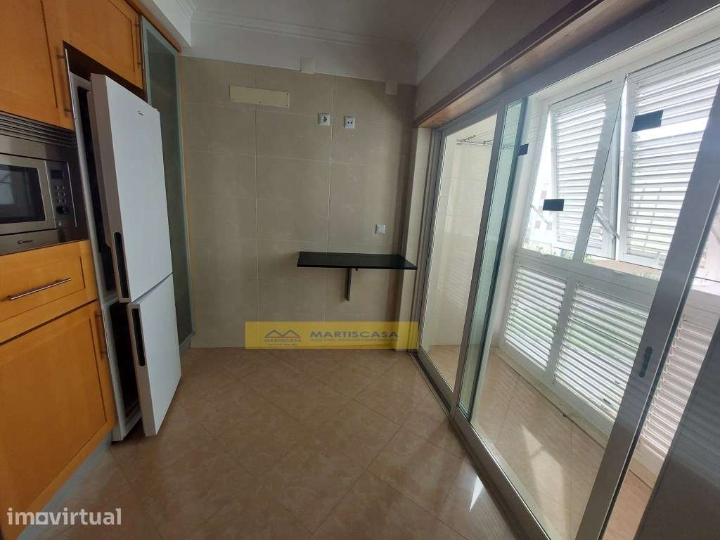 Espetacular T3 com varandas e dois lugares de garagem Urbanização S... - Grande imagem: 4/35