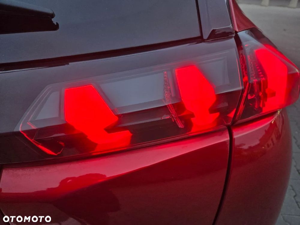 Peugeot 2008 PureTech 130 EAT8 GT - 17