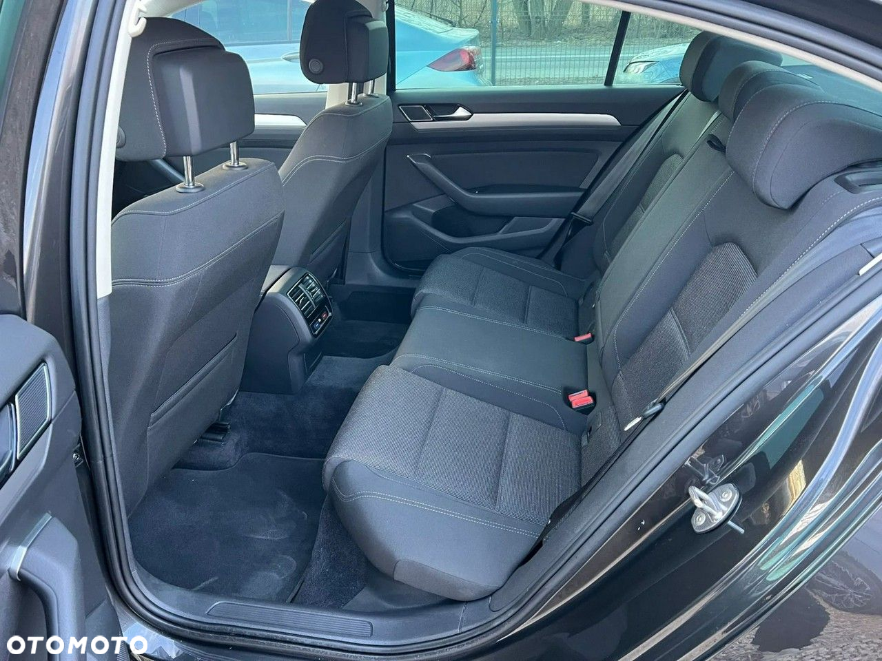 Volkswagen Passat - 28