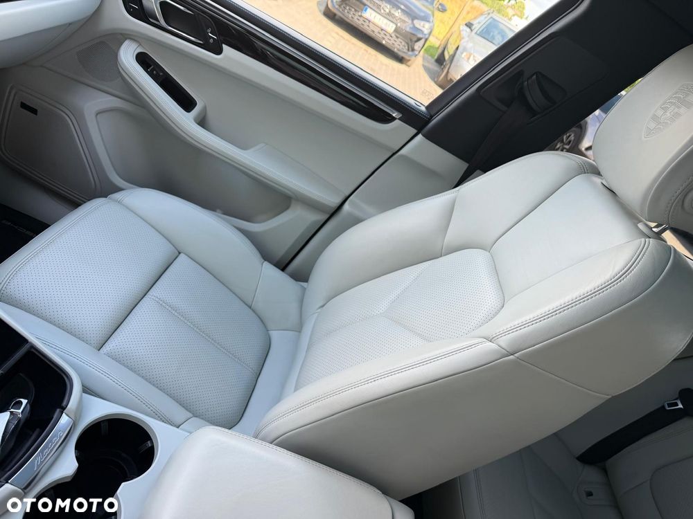 Porsche Macan Standard - 16