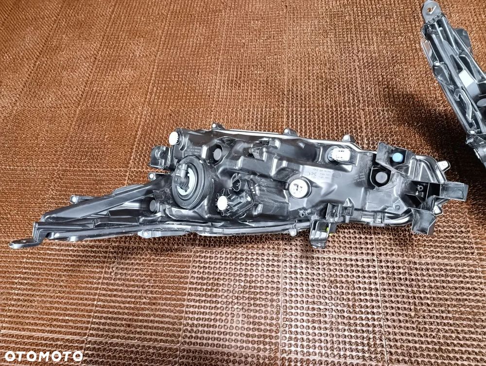 TOYOTA COROLLA E21 Sedan od 2022r Lampa Przód Prawa Lewa - 4