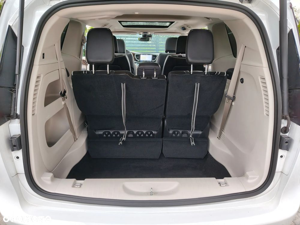 Chrysler Pacifica - 31