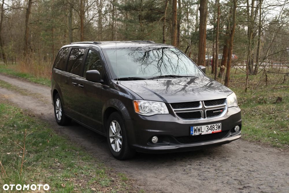Dodge Grand Caravan - 2