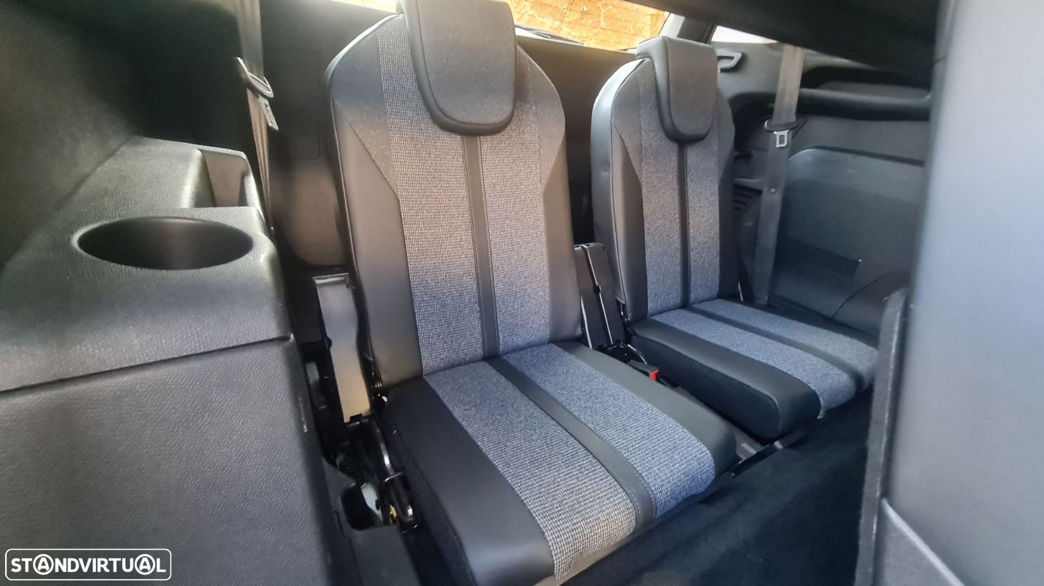 Peugeot 5008 1.5 BlueHDi Allure EAT8 - 52