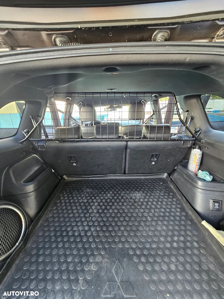Mitsubishi Outlander PHEV 2.4 L 4X4 Instyle - 14