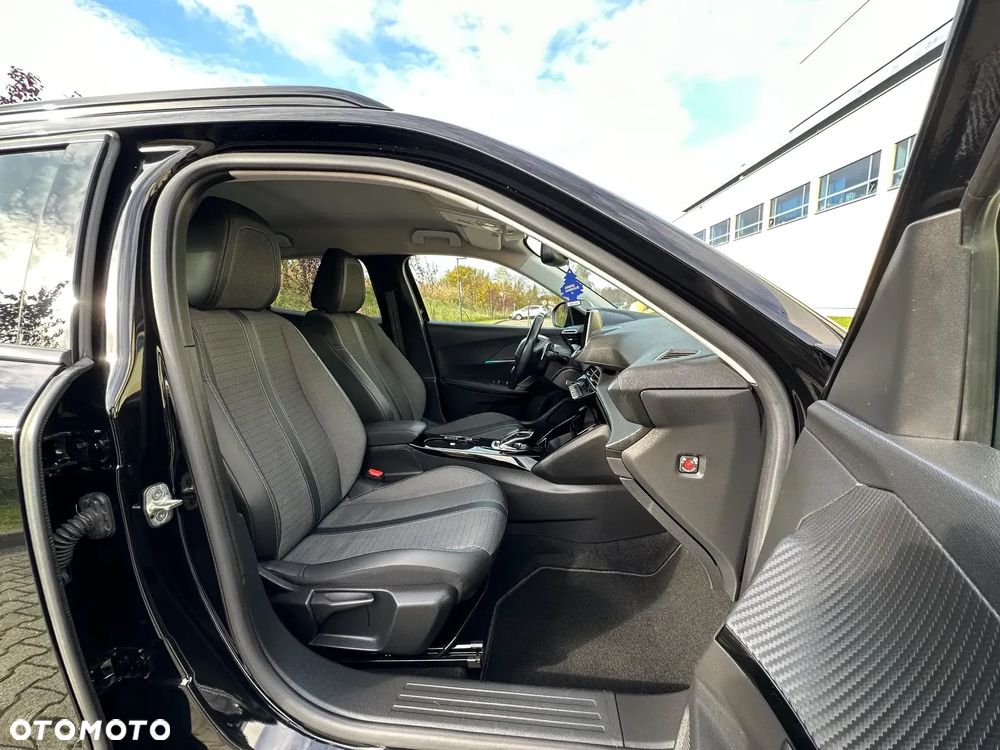 Peugeot 2008 BlueHDi 130 Allure S&S EAT8 - 22