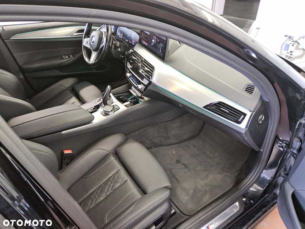 BMW Seria 5 520d M Sport sport - 2