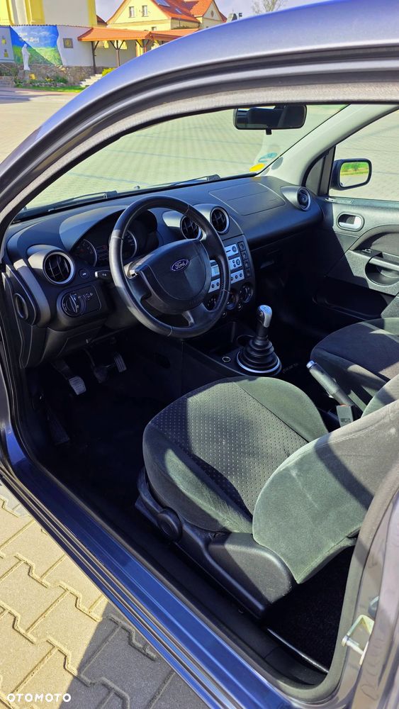 Ford Fiesta 1.4 Ghia - 8