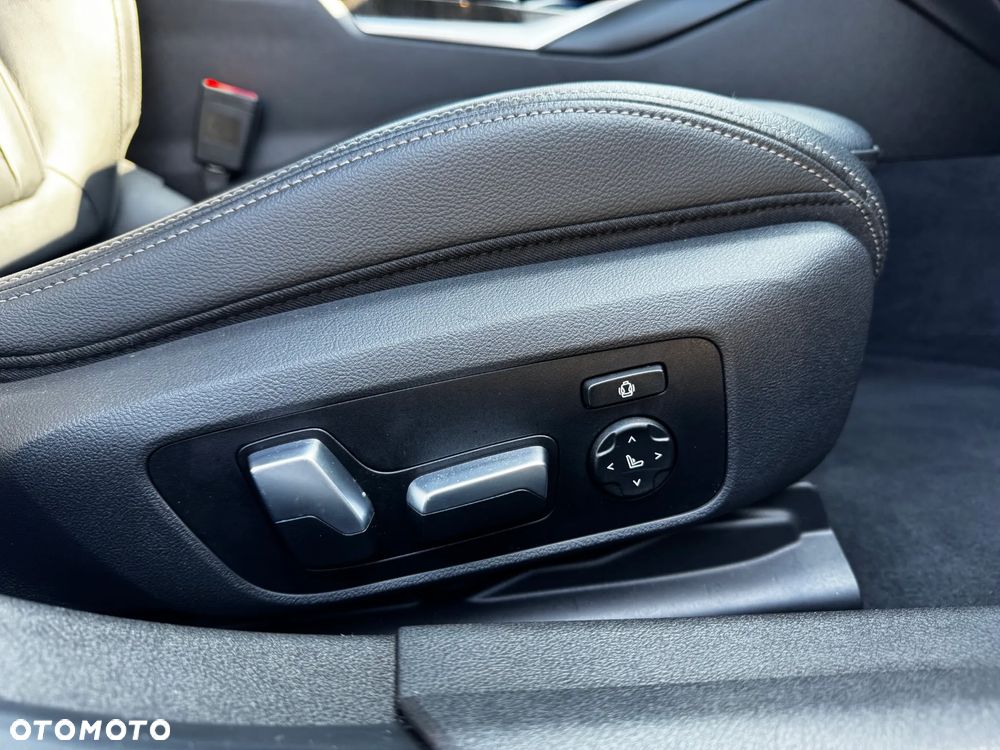BMW Seria 3 330i M Sport sport - 19