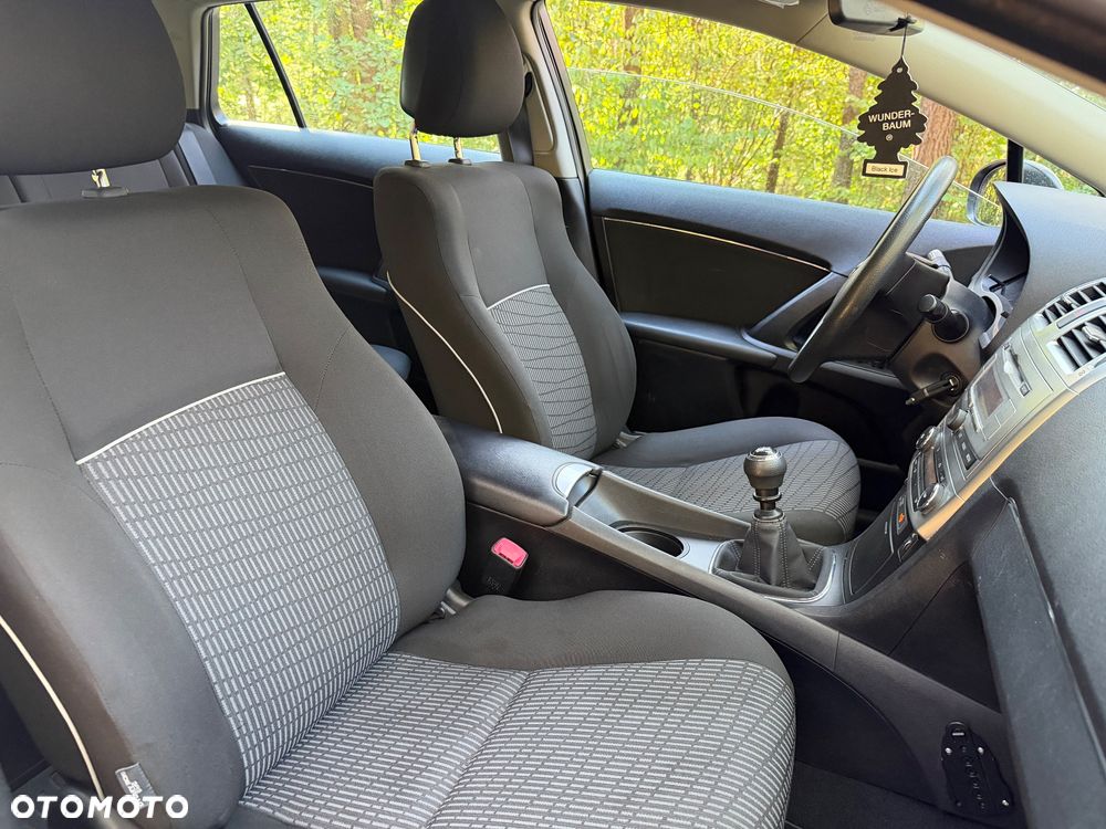 Toyota Avensis 1.6 Active - 8
