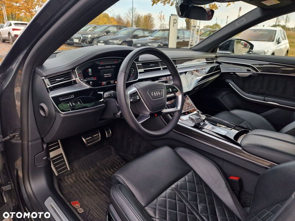 Audi S8 - 12