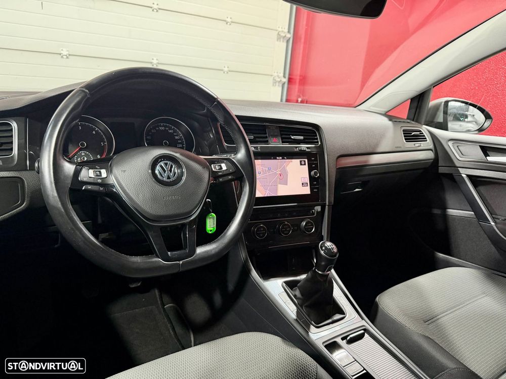 VW Golf Variant 1.6 TDi Confortline - 25