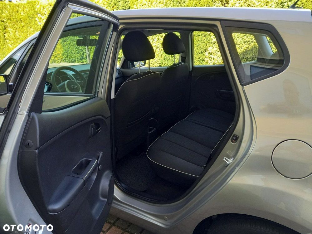 Kia Venga - 24