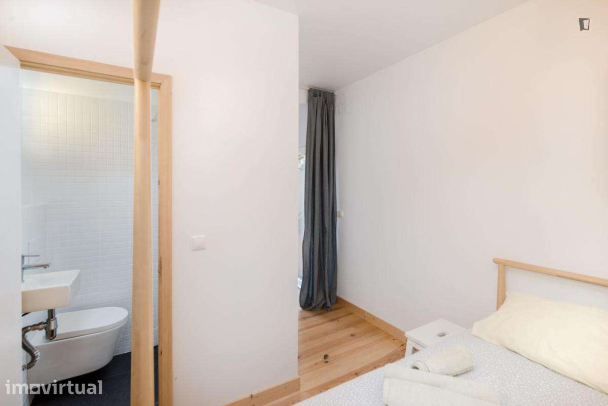 Quarto - localizado em Estrela Lisbon - Grande imagem: 3/12