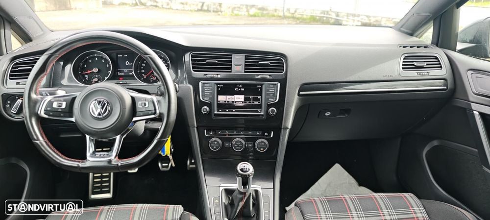 VW Golf 2.0 TSi GTi - 36