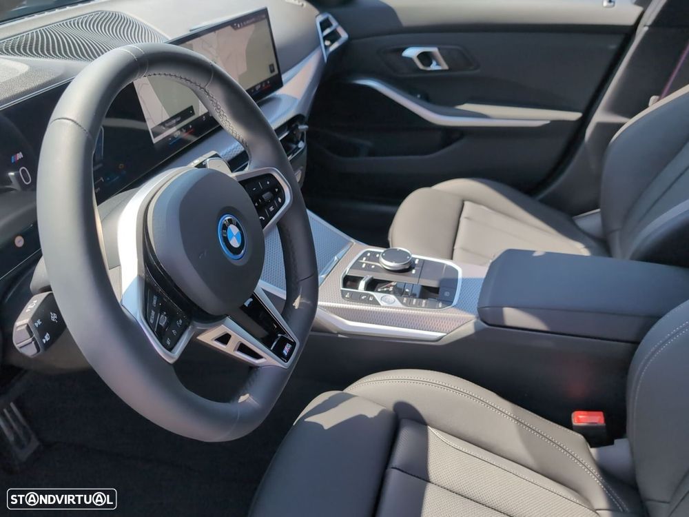 BMW 330 e Touring Pack Desportivo M Pro Auto - 11