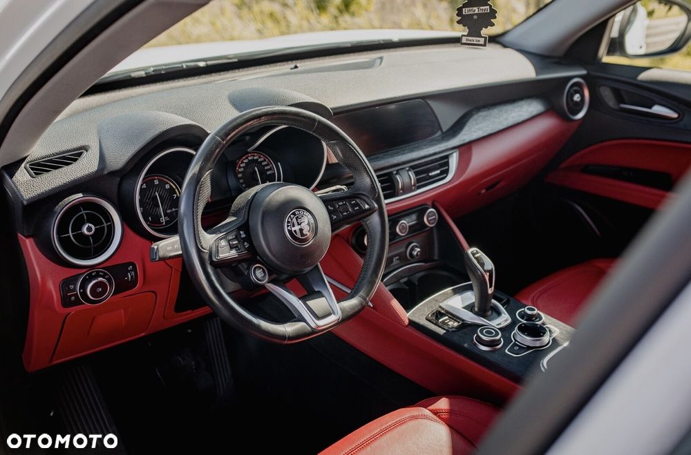 Alfa Romeo Stelvio - 12