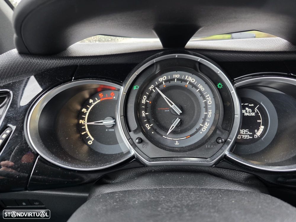Citroën DS3 1.6 e-HDi So Irresistible - 11