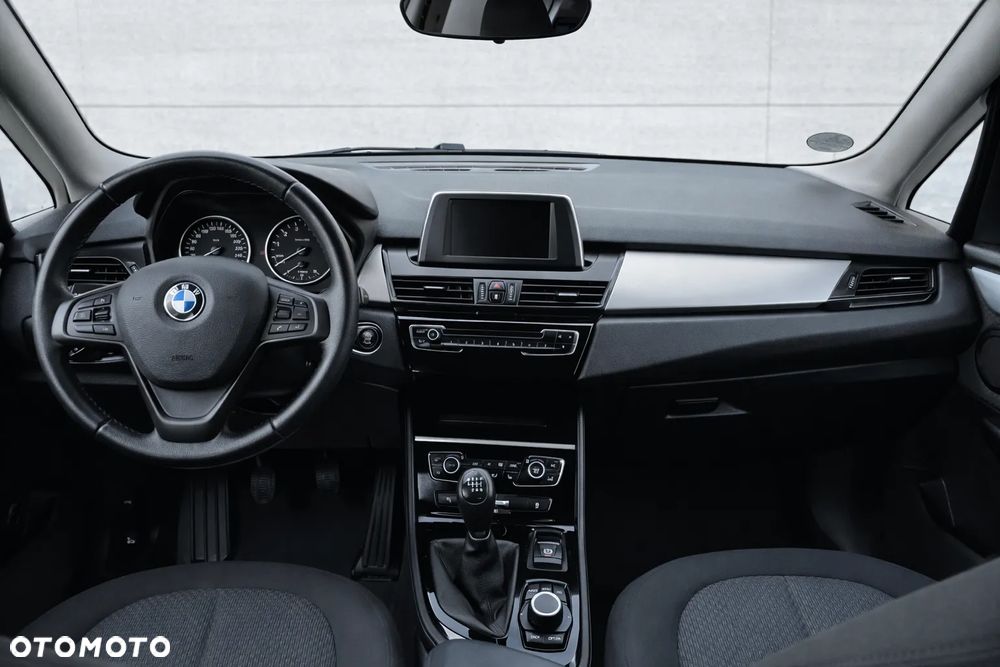 BMW Seria 2 218i - 11