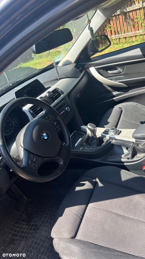 BMW Seria 3 318d EU6 - 12