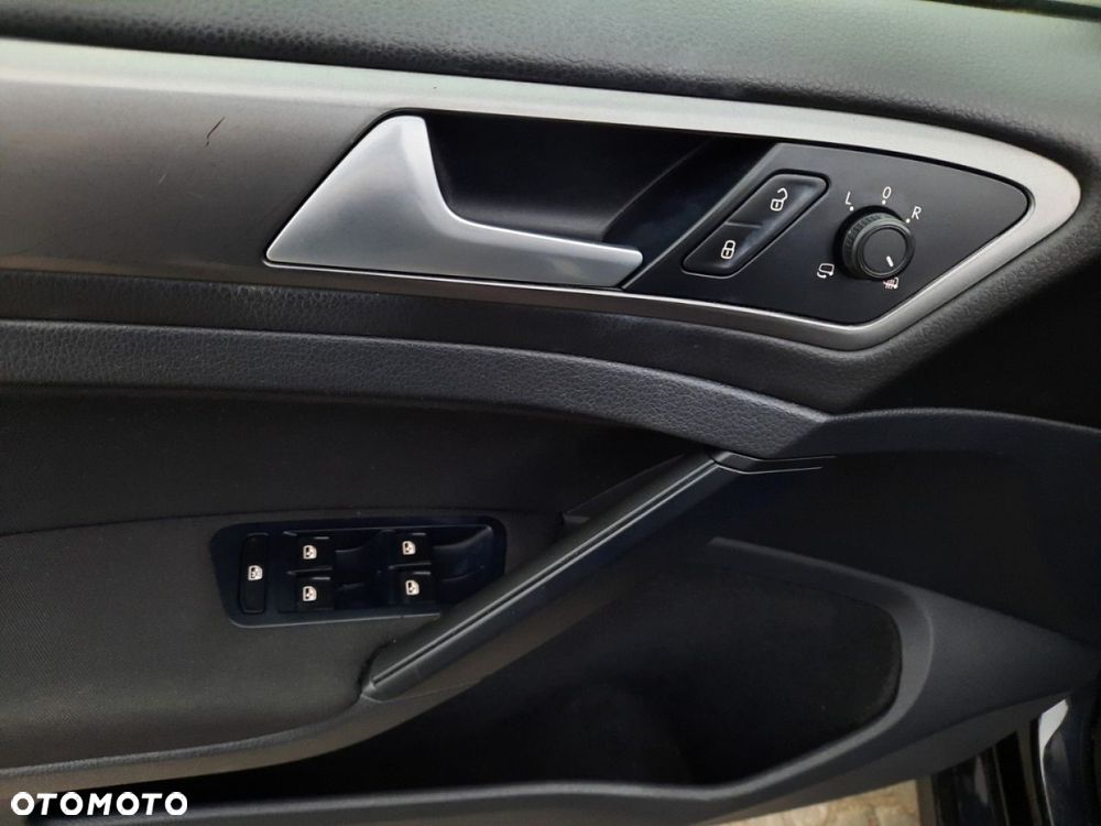 Volkswagen Golf - 15