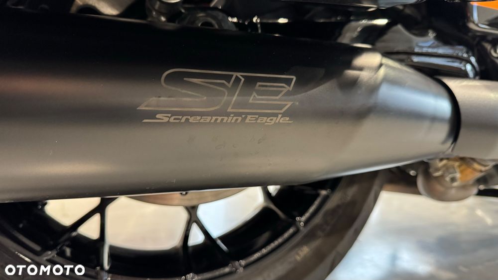 Harley-Davidson Touring Road Glide - 11