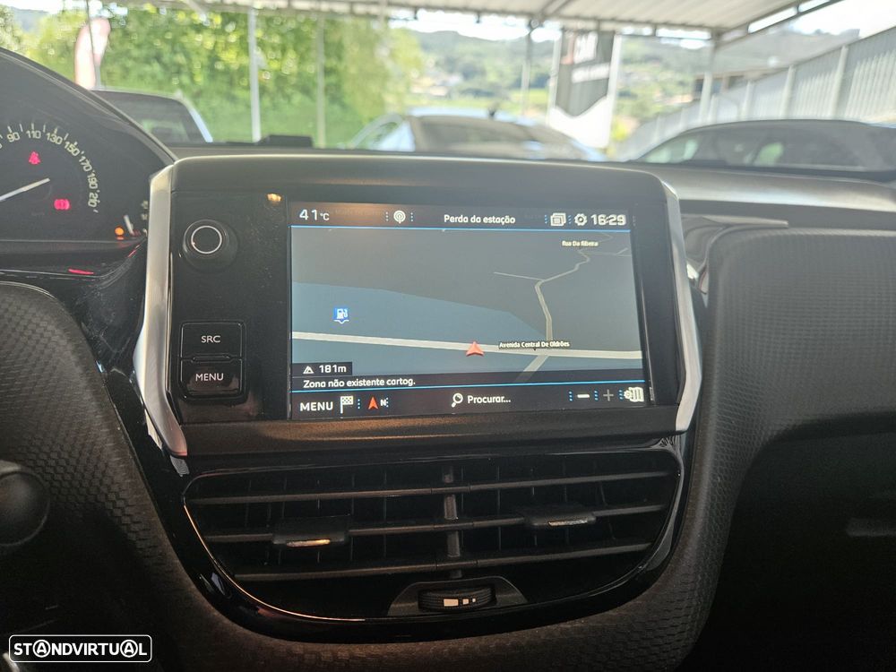 Peugeot 208 1.2 PureTech Signature - 20