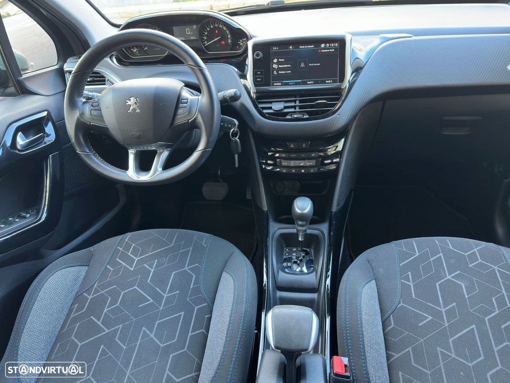 Peugeot 2008 1.2 PureTech Signature EAT6 - 7