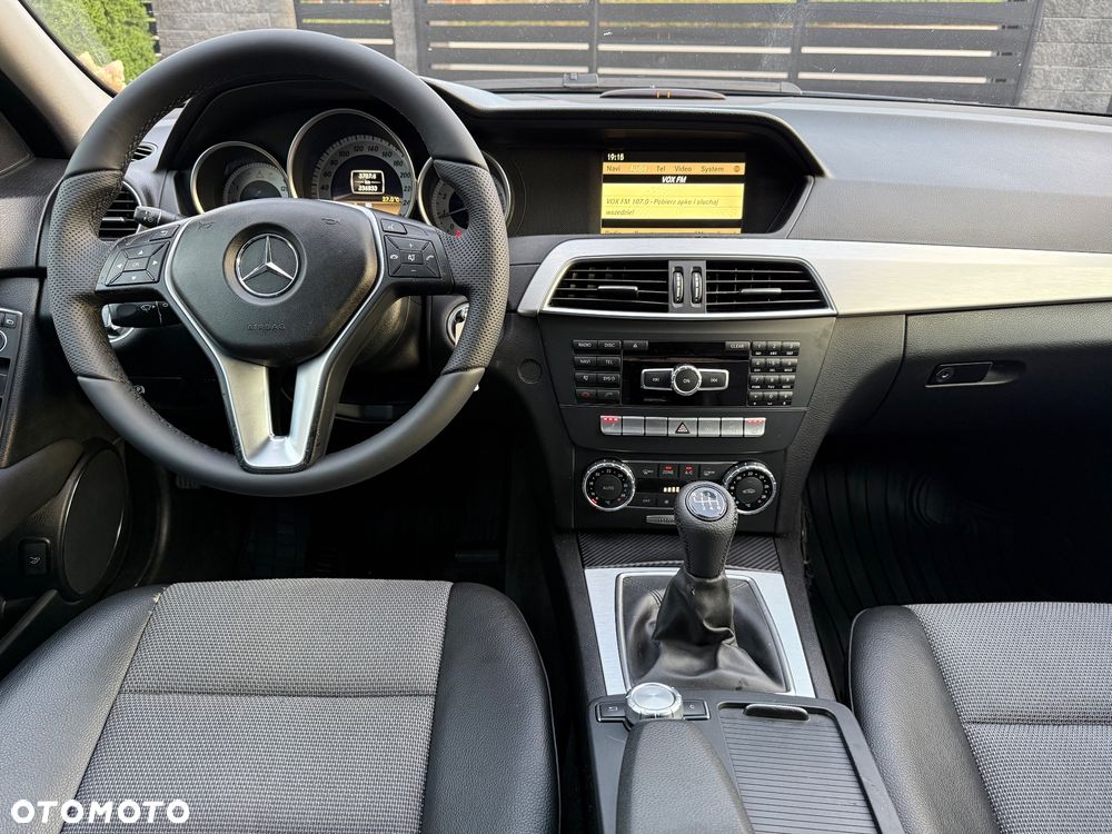 Mercedes-Benz Klasa C 180 CGI BlueEFFICIENCY Avantgarde - 30