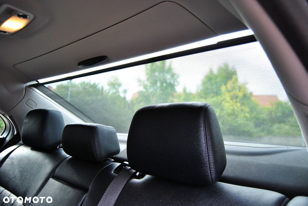 Mercedes-Benz Klasa E 300 CDI DPF BlueEFFICIENCY 7G-TRONIC Elegance - 23