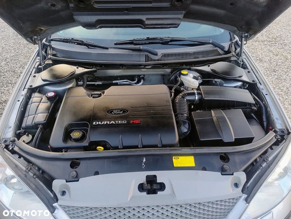 Ford Mondeo 2.0 Ghia - 12