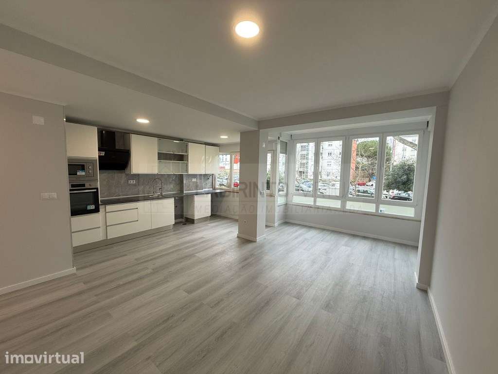 Vende-se T2 totalmente remodelado em Oeiras, a poucos minutos das P... - Grande imagem: 2/12