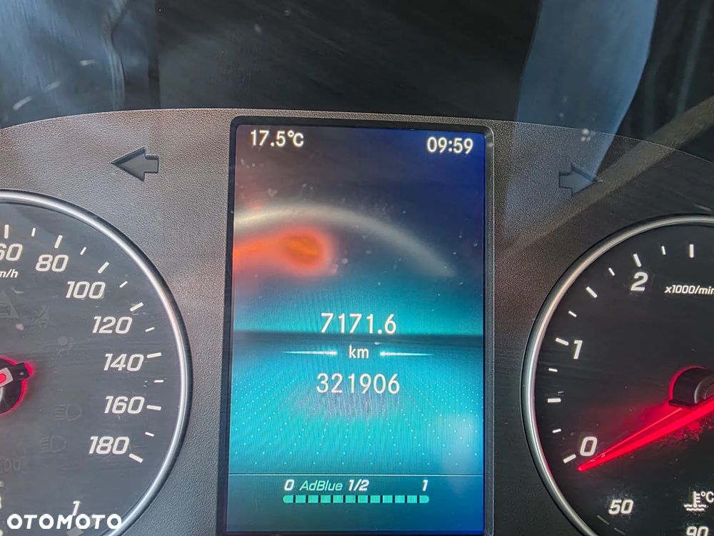 Mercedes-Benz Sprinter - 5