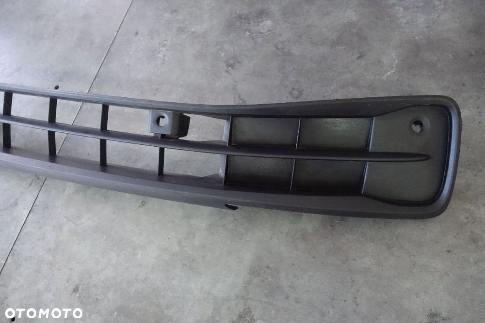 KRATKA ZDERZAKA ŚRODKOWA VW ID 3 ID.3 - 3